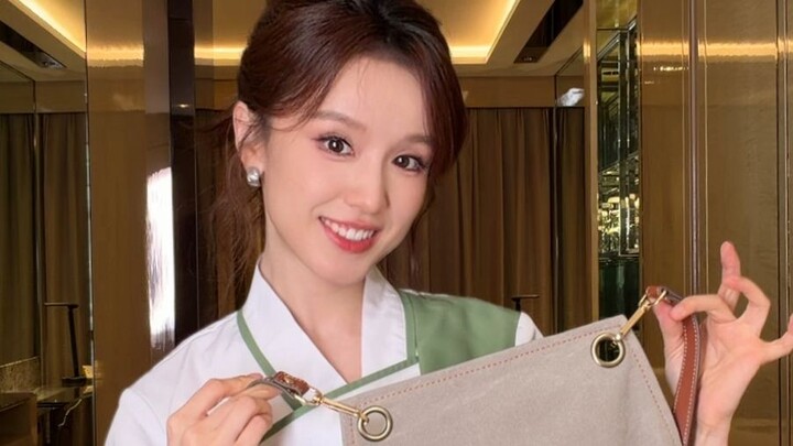 Are you as tempted as we are by the same aprons from Chinese Restaurant? I’m going to “open” the Chi