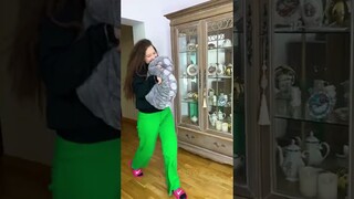 АРИАНА ХОЧЕТ КУПИТЬ СОБАКУ😳