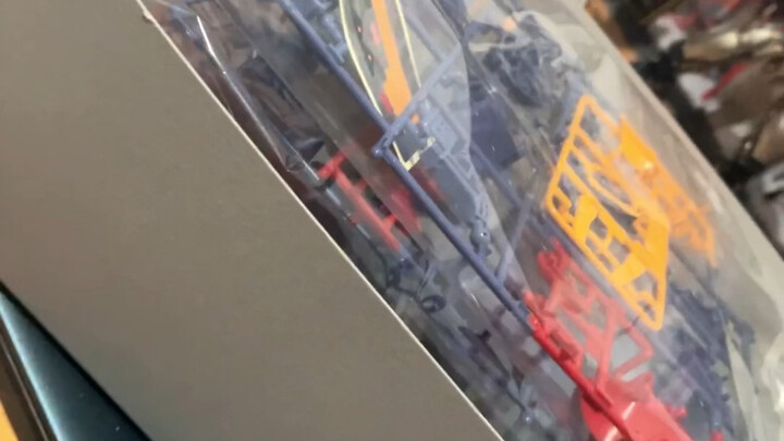 真挺佩服万代的工厂大妈的  她是怎么做到把盒子空间利用率达到百分百的……