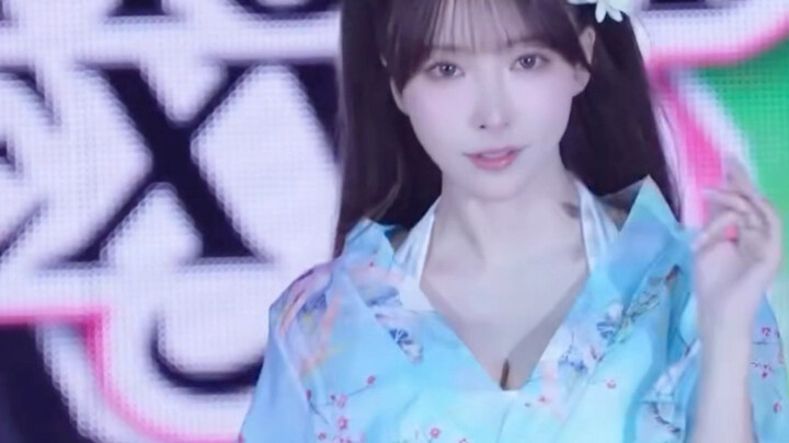 ยูอา มิคาเมะ ทีมเชียร์ลีดเดอร์ โชว์เปิดเวที