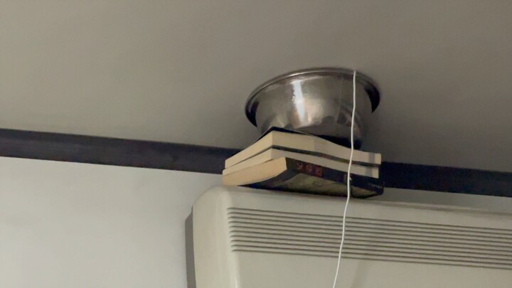 Noise from the floor above—today I’ve set up a Tmall Genie and a stainless steel basin, playing “Ult