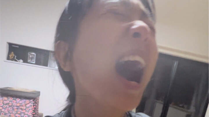 My mom’s dead-on imitation of me sniffing Lu Chen’s perfume hahaha哈哈哈哈… (repeated many times)