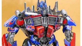 Spekulasi transformasi Optimus Prime mm02 menjadi tiga Transformer