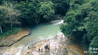 鸟语花香空气爽，美好一天又起航，心情舒畅迎吉祥，带着微笑度时光，生活多彩细品尝，潇洒开心永安康。早上好！