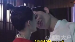 小男生的喜欢就是会没事捉弄你一下，有事的时候比谁都担心你~