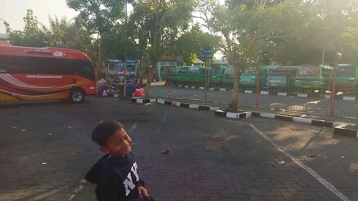 Bus telolet Armageddon datang di surabaya