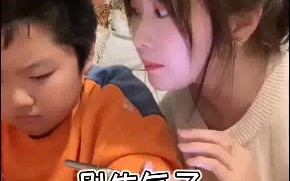 Nào, xem này! Tôi lên mạng tìm người yêu đây! Tôi cao 161 cm mà tìm một anh chàng 180 cm có gì quá đ