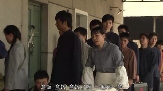 大厨出差为省钱自己做菜，饭菜一开盖，旁边啃馒头的流口水了