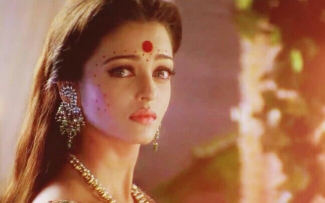 【Nhan sắc thần tiên/90 nghìn chữ】Sắc đẹp ngang tài ngang sức—đây mới gọi là phong hoa tuyệt đại, khu