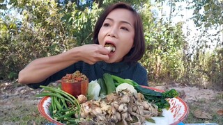 นึ่งกบ ตำแจ่วปลาเเดก  กินอยู่กลางป่า ลมหนาวๆ19/12/2020