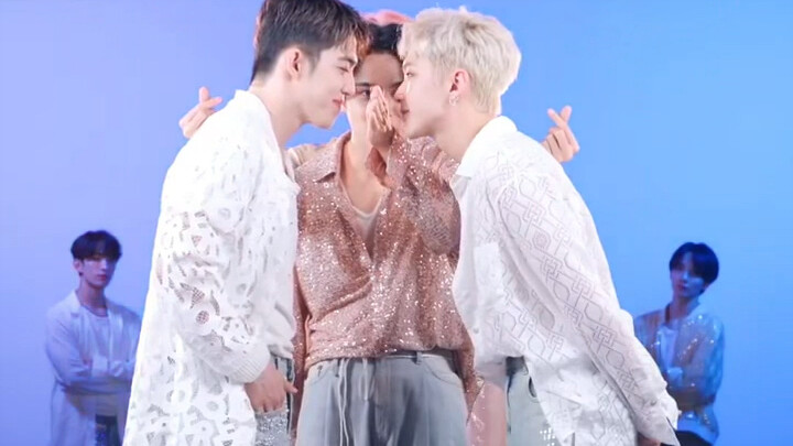 SEVENTEEN《_World》舞蹈接力