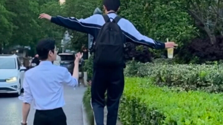 “Thằng nhóc hư, sao mãi vẫn chưa lớn?”