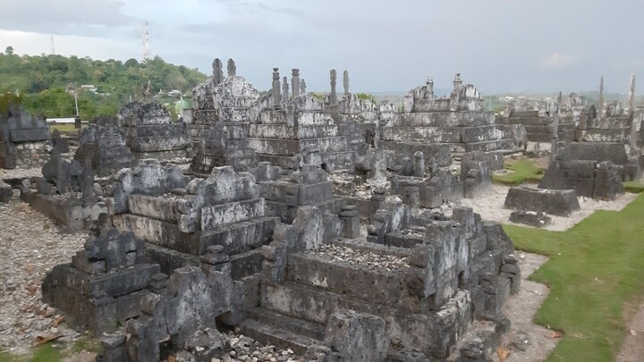 Kompleks Makam Raja-Raja dan Hadat Banggae
