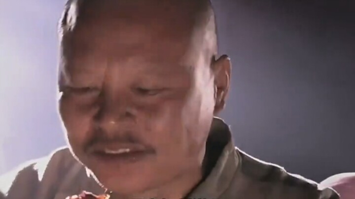 أقدم بث أكل وأكبر داعم! رغيفان ونصف مع رطل لحم، انتهى في بضع لقيمات فقط!