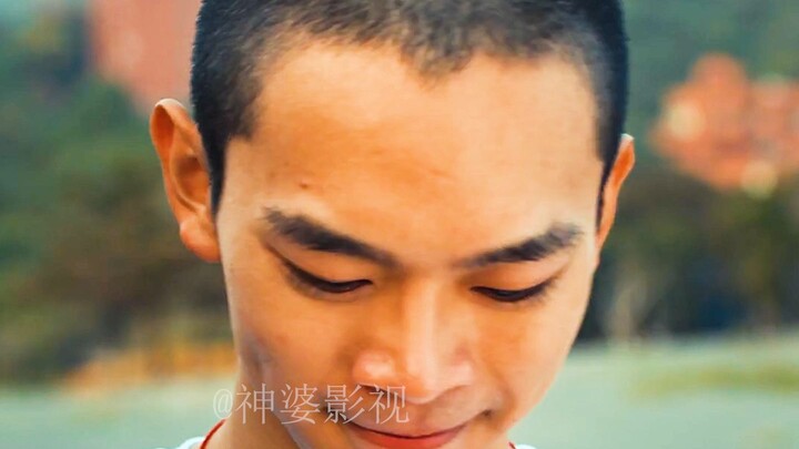 เด็กชายเพิ่งสังเกตว่า ดูเหมือนเขาจะชอบผู้ชาย
