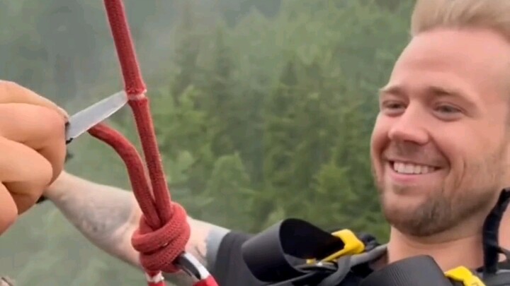 Cara paling menakutkan untuk melakukan bungee jumping!