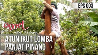 SI DOEL ANAK SEKOLAHAN - Atun Ikut Lomba Panjat Pinang