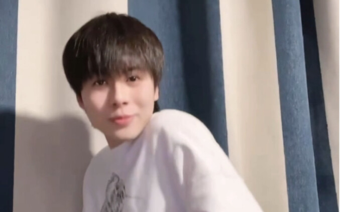 [Little Elf Real] As soon as you come in, you can watch the steamed fish dance