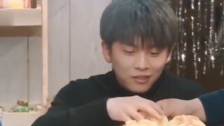 Wu Yi's hilarious variety show scene! You'll laugh every time you see the cake!