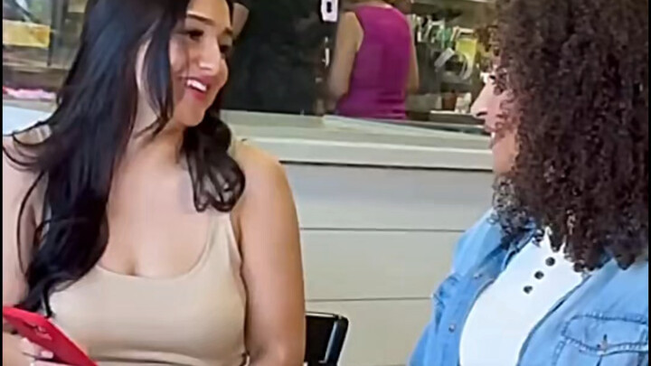 Run into a beauty on the street—chocolate turns into eggs!