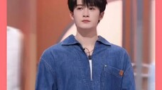 #檀健次 :捂脸还是捂嘴,这是个问题...... #杨紫 :哈哈哈哈哈哈