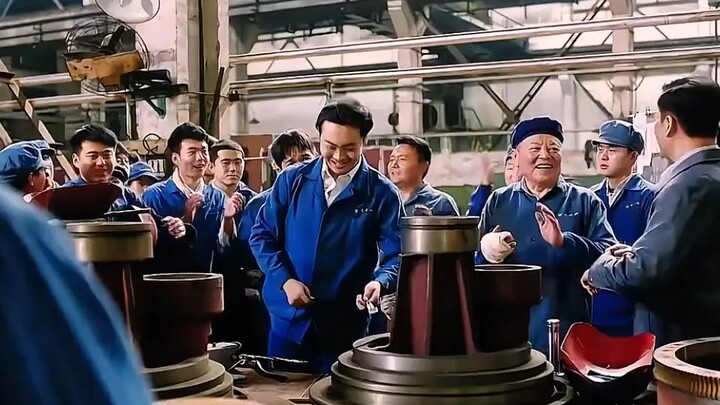 Tukang las berpengalaman kelas delapan terbakar, pemuda muda pun dipercaya mengelas motif sisik naga