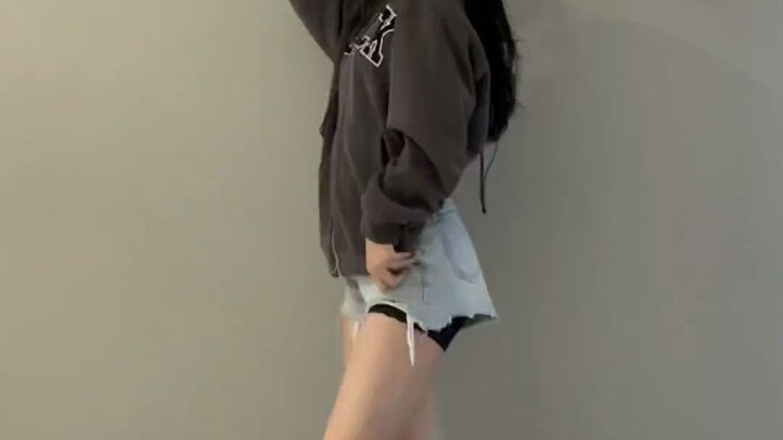 I can't sleep without doing some card dance every day #voodoodance #muscleleggirl #157smallgirl #car