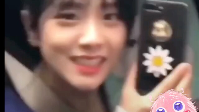 【جي سو】شاهد غطاء هاتفها المحمول وهو يتفاخر بنفس الطريقة التي يفعلها معجبوها