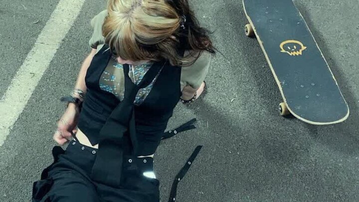 About the super sweet style of female skateboarders.