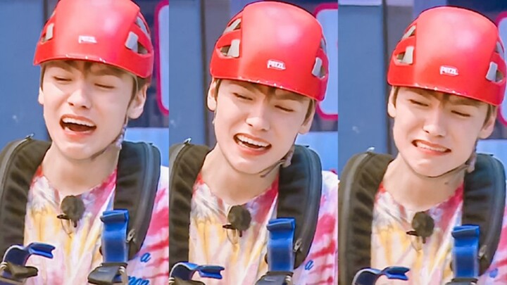 【شياو بو: طفل يضحك ثم يبكي فجأة】