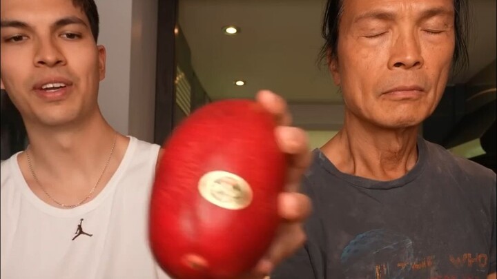 Feeding a Chinese Dad Miyazaki Mangoes That Cost $100 Each