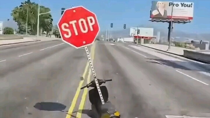 Giả làm biển dừng trong GTA để trêu chọc gia đình