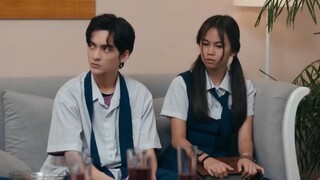 This Girl Joins an All-boys Class, and the Leader of the Class Challenges Her Bu