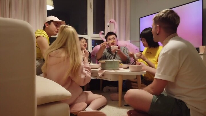 [Xingyue] A foreign girl treated everyone to a Chinese meal for the first time. Who is so fearless?