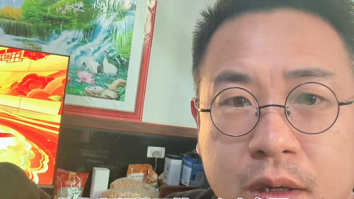 Can we focus the camera on ordinary people more often?