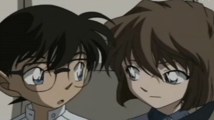 Great Detective, your love is exposed (Conan, why do you always sit next to her?)