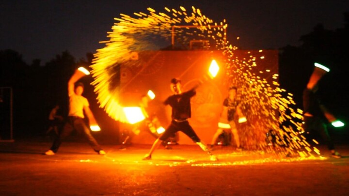 【Universitas Industri Ringan dan Kimia Sichuan】Seni WOTA "Memicu Bunga Api"