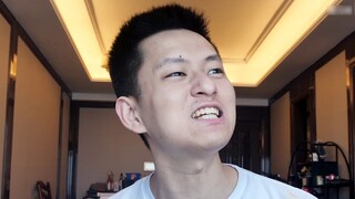 Use four pounds of salt to fry a chicken to make salt-baked chicken! It is crispy on the outside and