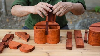 Thợ mộc làm ổ khóa tình yêu khổng lồ, bạn thấy chiếc nào như vậy chưa?