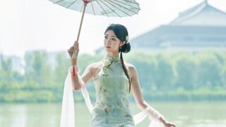 "After the rain, the sky cleared up and I met a beautiful woman by the lake" [vertical screen]