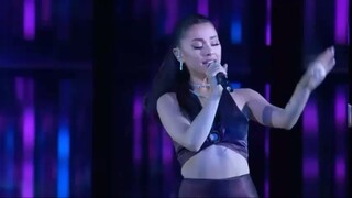 ARIANA GRANDE SINGING "DATI"