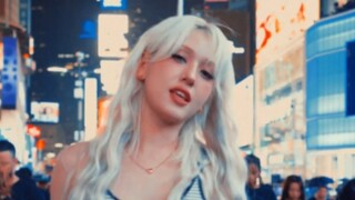 فيديو رقص عشوائي لـ SOMI تشون ساجا "Fast forward + Birthday + Dumb Dumb + XOXO" في شوارع نيويورك تم 
