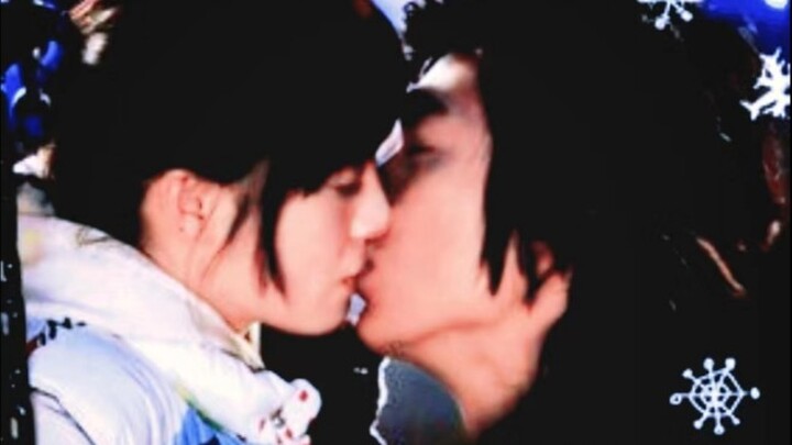 Jangan bilang Kakak punya mata bawaan yang bikin cewek klepek-klepek—lihat anjing aja keliatan roman