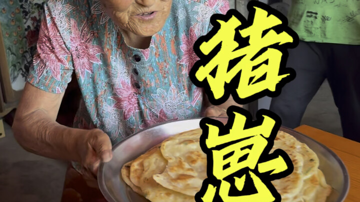Hôm nay, chú heo con đã bắt được bà lão, bà ấy rất vui mừng. Tôi không ngờ món đậu hũ luộc lại thành