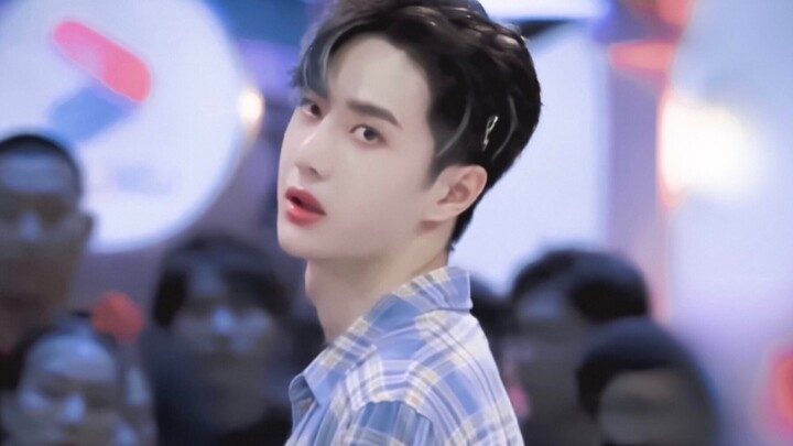 [Wang Yibo] A Glance Over the Shoulder Brings Forth a Hundred Charms