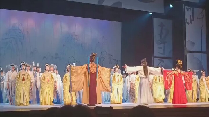 Drama dance "Li Bai" akan segera berakhir. Jika kurang paham, tanyakan saja apakah bisa terbang.