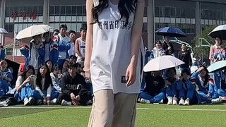 非常有料的女高中生，操场展示韩舞