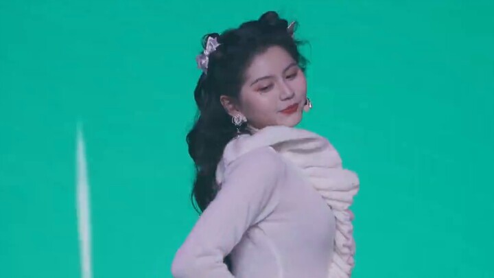 حفلة رقص ساخنة ورومانسية لـ【تشن لين من SNH48】