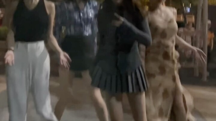 有些人走着走着就散了#对镜拍 #边走边跳 #边走边拍