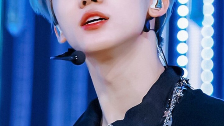 "Bagaimana mungkin SM memilih wajah yang katanya seperti dewa ini, yang wajahnya begitu panjang samp